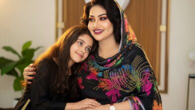 الفنانة عوضية عذاب تغني لإبنتها وتظهر معها في إطلالة ملفتة وجميلة.. 3 IMG 20251017 WA0116